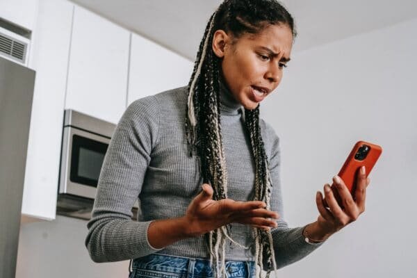 La relación a larga distancia lleva a más peleas 