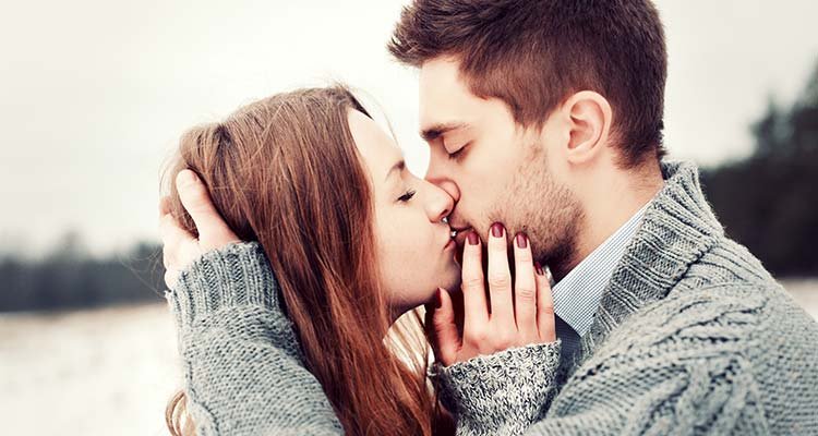 12 beneficios para la salud de besar