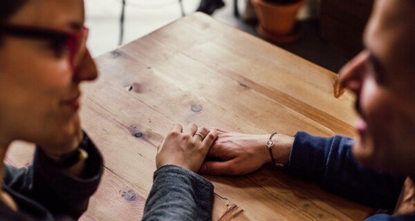 Errores que cometen los hombres al tratar de impresionar a las mujeres 