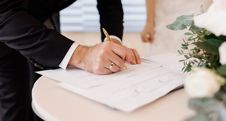 Un acuerdo antes del matrimonio no es una mala idea.  ¡Este es el por qué!