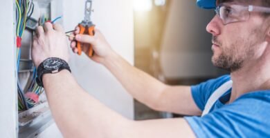 5 preguntas que debe hacerle a un electricista antes de contratarlo