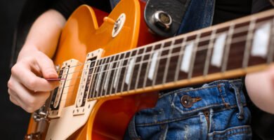 Clases de guitarra rockera