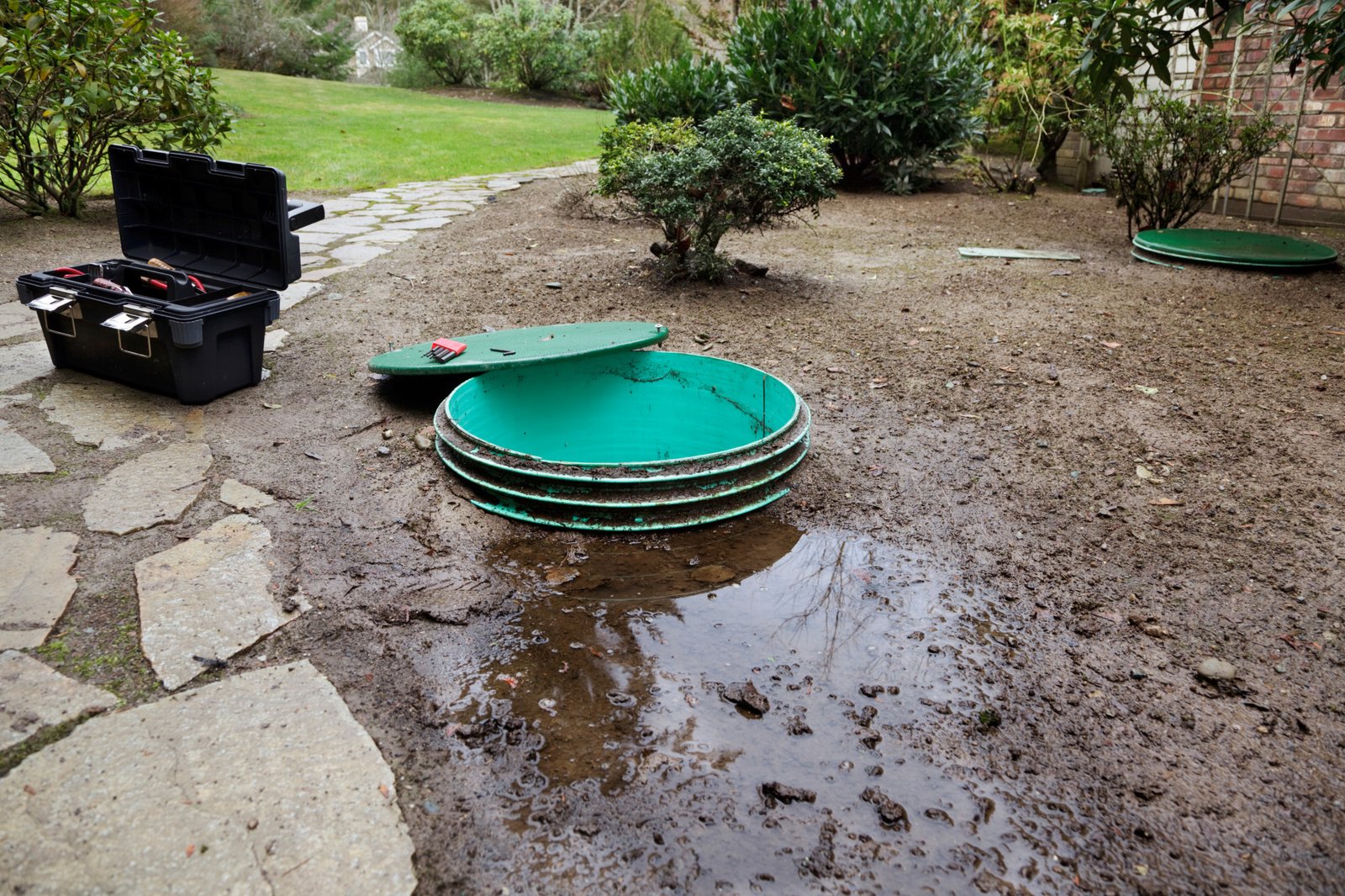 Qué hacer con esas apestosas aguas residuales debajo de su casa