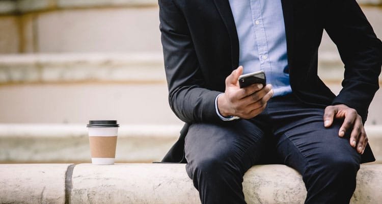 Qué enviarle un mensaje de texto a una mujer después de la primera cita