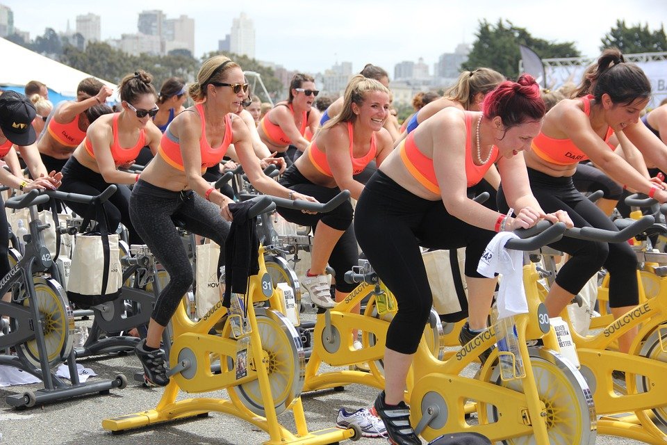 ¿Qué hace que las bicicletas estáticas sean el equipo de fitness de oficina más popular?